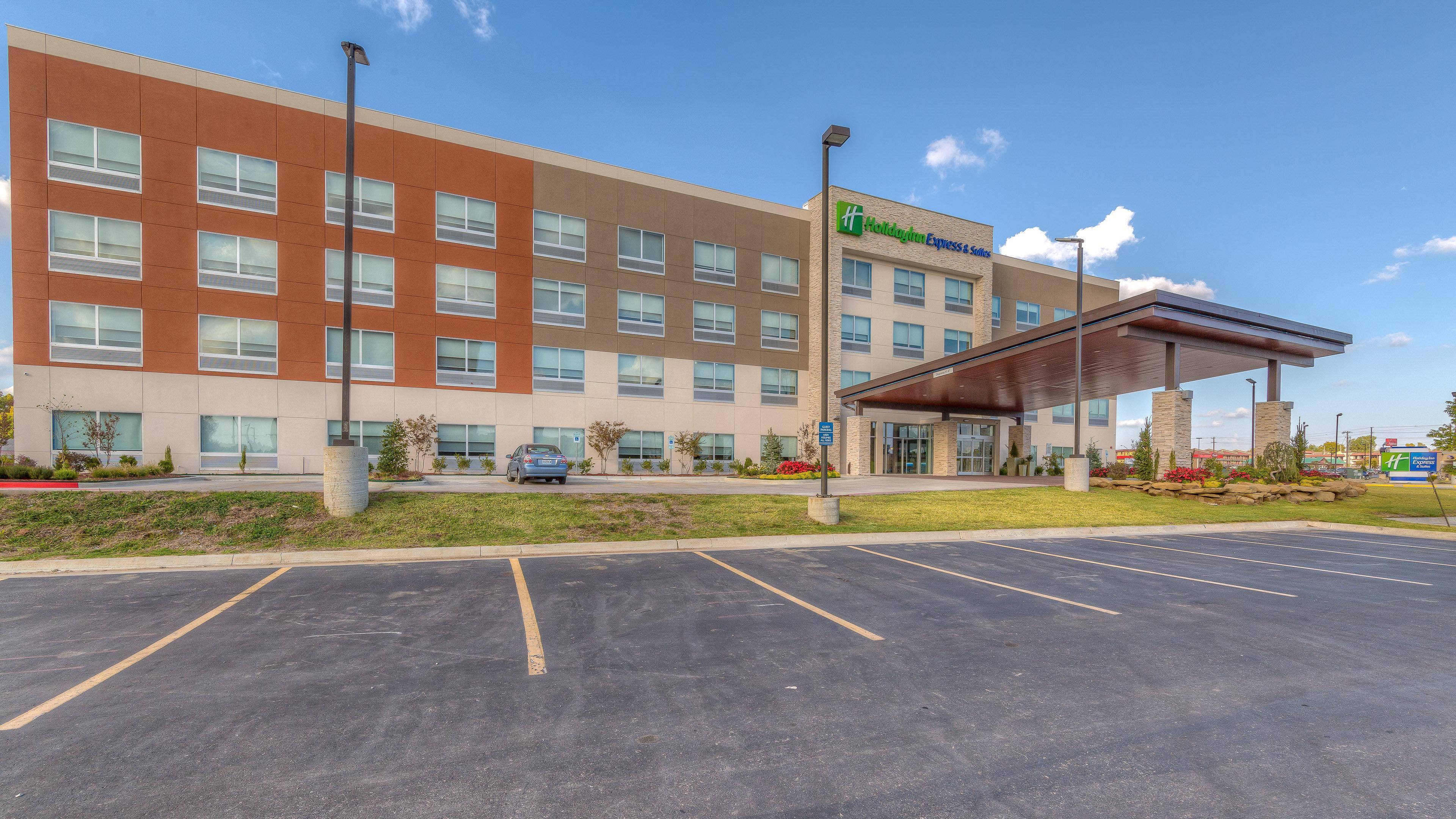 Holiday Inn Express & Suites Tulsa Midtown By Ihg Exterior photo