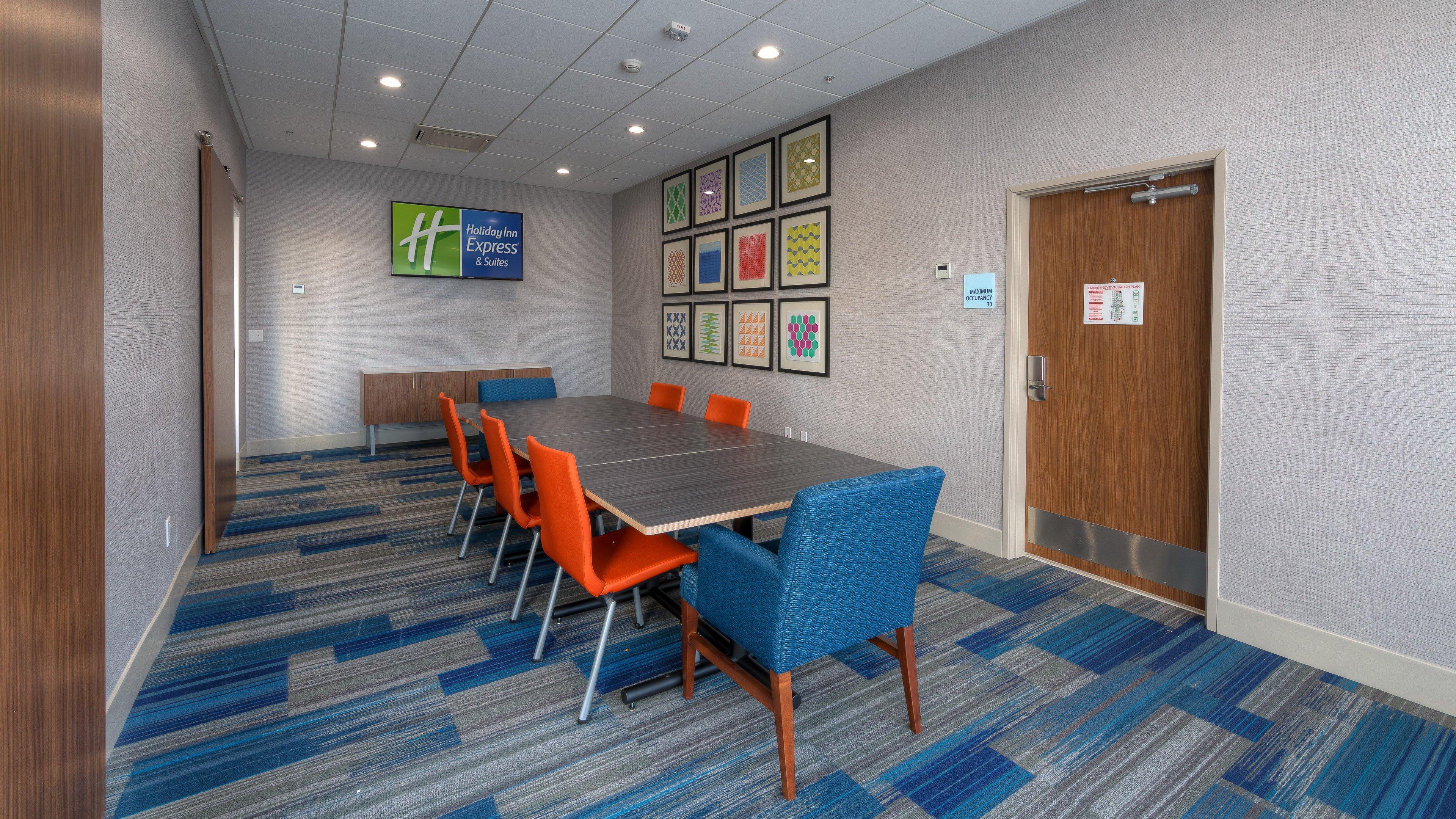 Holiday Inn Express & Suites Tulsa Midtown By Ihg Exterior photo